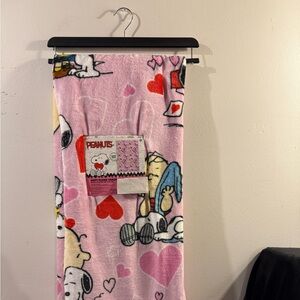 TIK TOK VIRAL !! Valentines Peanuts snoopy giving hugs blanket throw